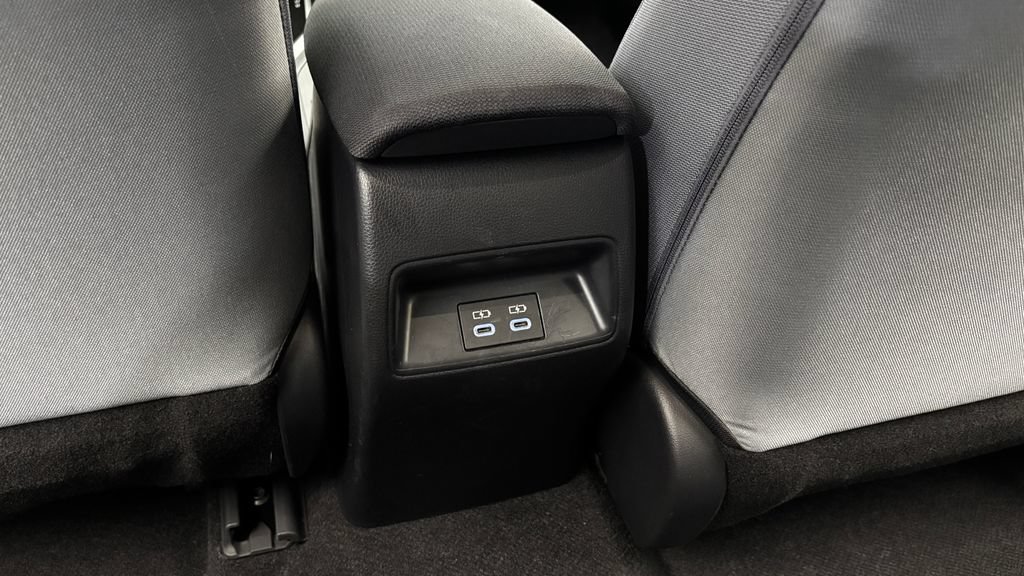 Used 2026 Toyota Corolla SE w/ SE Package FWD image 31