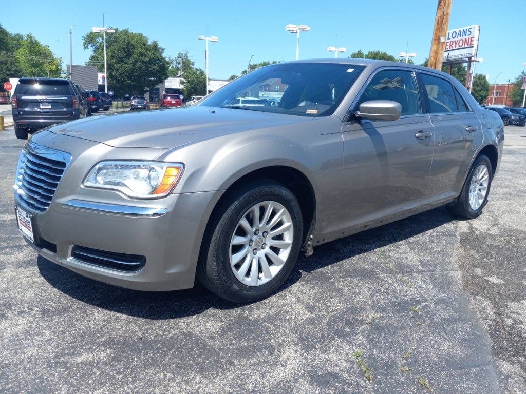 Used 2014 Chrysler 300 RWD image 1