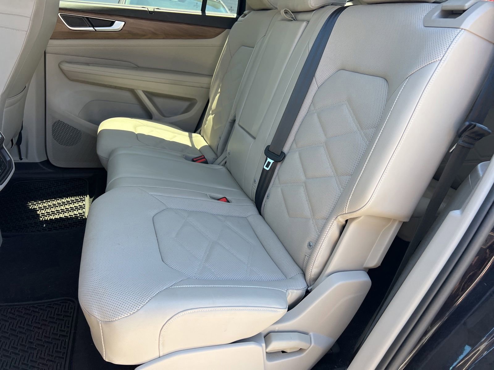 Used 2024 Volkswagen Atlas SE FWD image 31