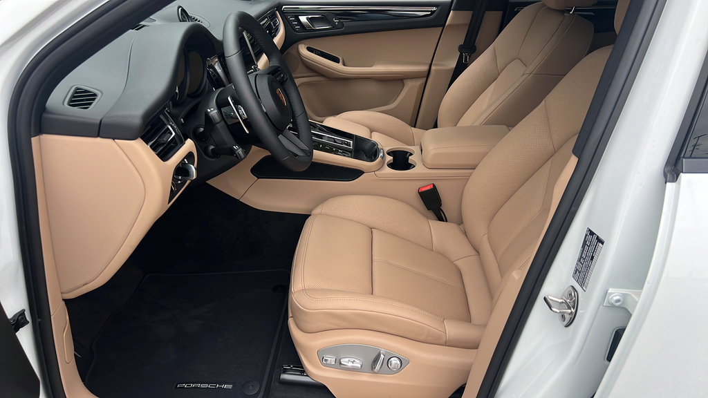 New 2026 Porsche Macan AWD/4WD image 5