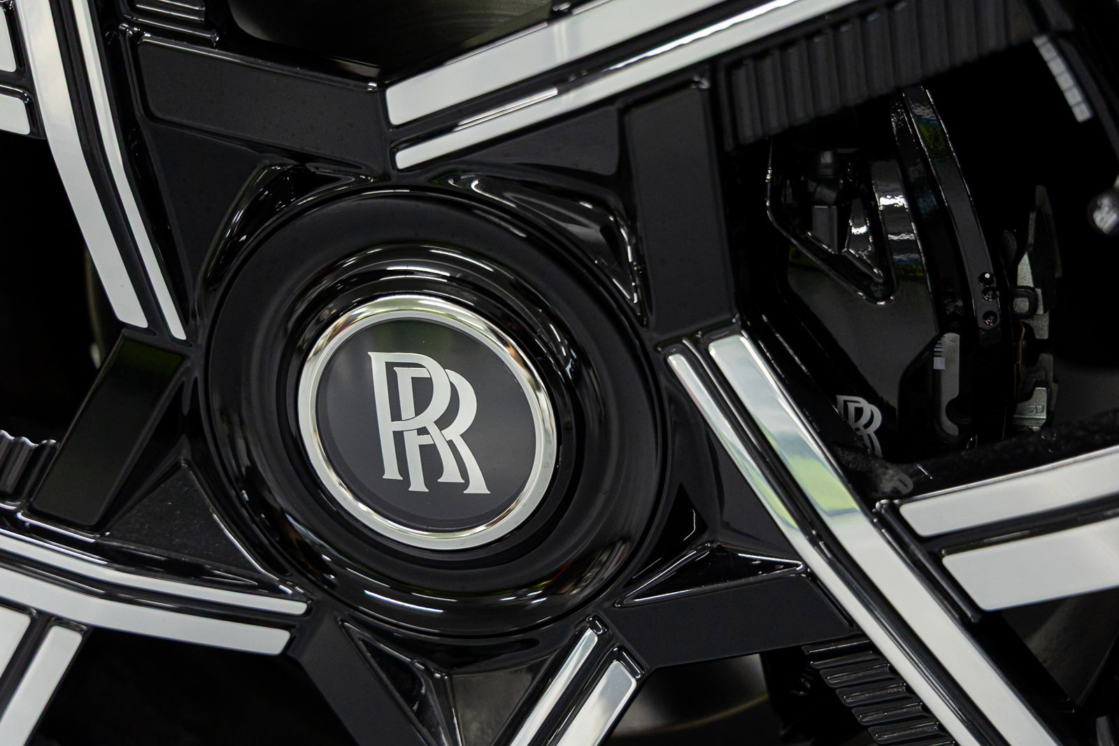 New 2026 Rolls-Royce Cullinan Black Badge image 21