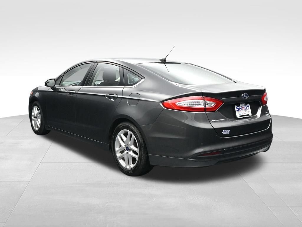 Used 2016 Ford Fusion SE FWD image 3