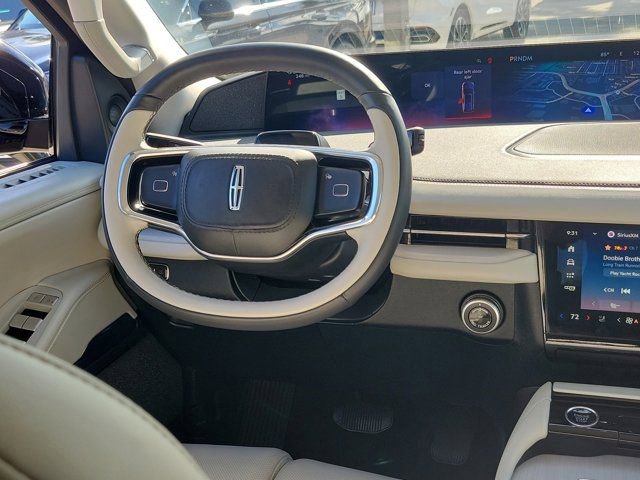 Certified 2025 Lincoln Navigator Reserve AWD/4WD image 23