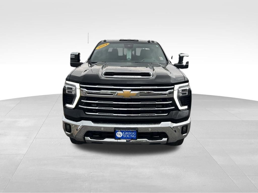 Used 2024 Chevrolet Silverado 2500 LTZ w/ LTZ Premium Package AWD/4WD image 10
