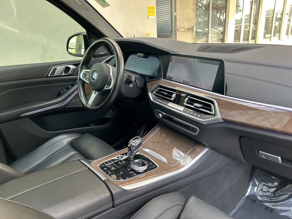 Used 2020 BMW X5 M50i image 23