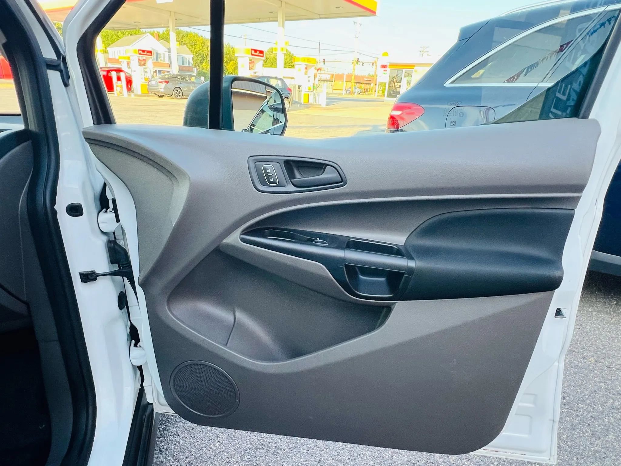 Used 2020 Ford Transit Connect XL image 5