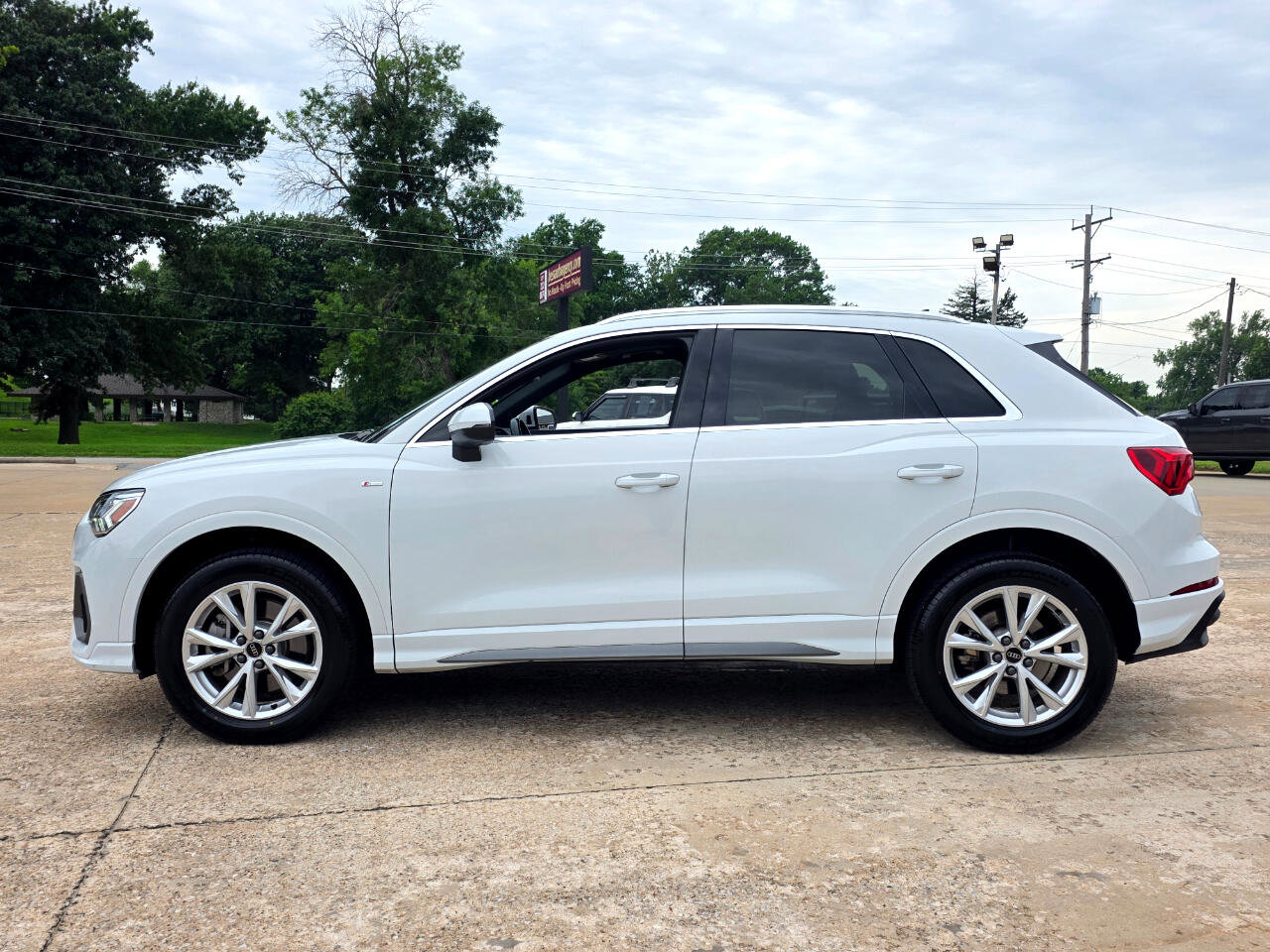 Used 2024 Audi Q3 2.0T Premium image 6