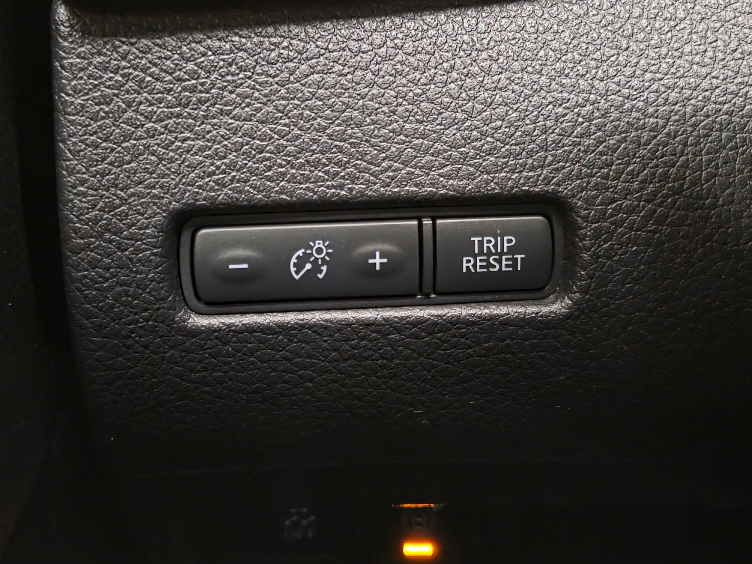 Used 2017 Nissan Rogue SV image 23