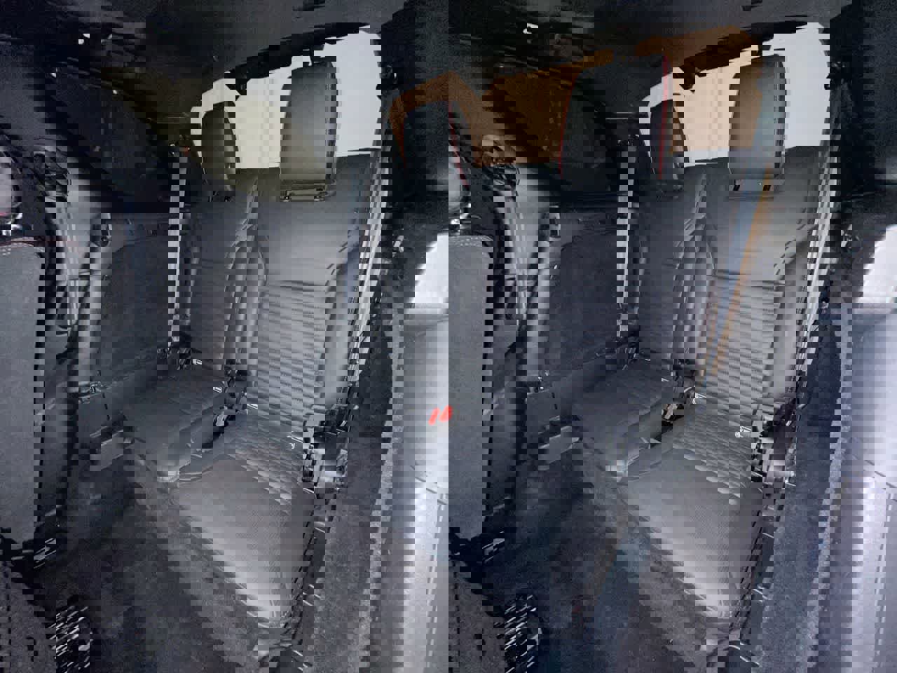 Used 2020 Land Rover Discovery HSE image 24