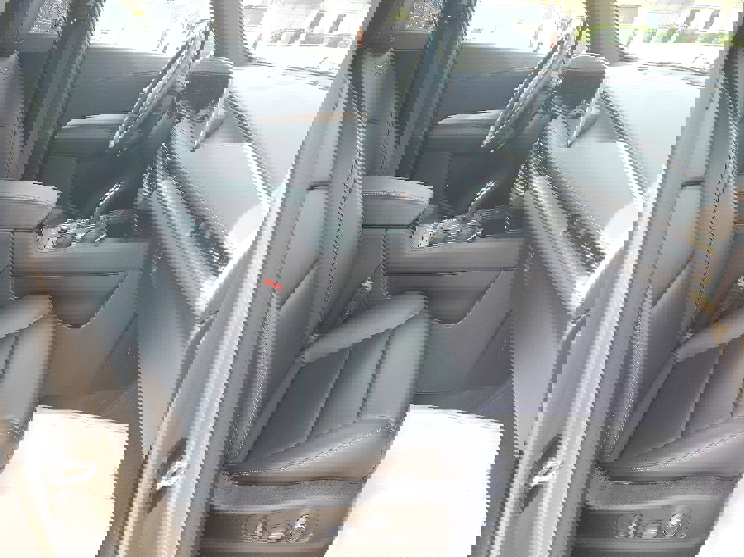 Used 2024 Cadillac XT4 Premium Luxury image 11