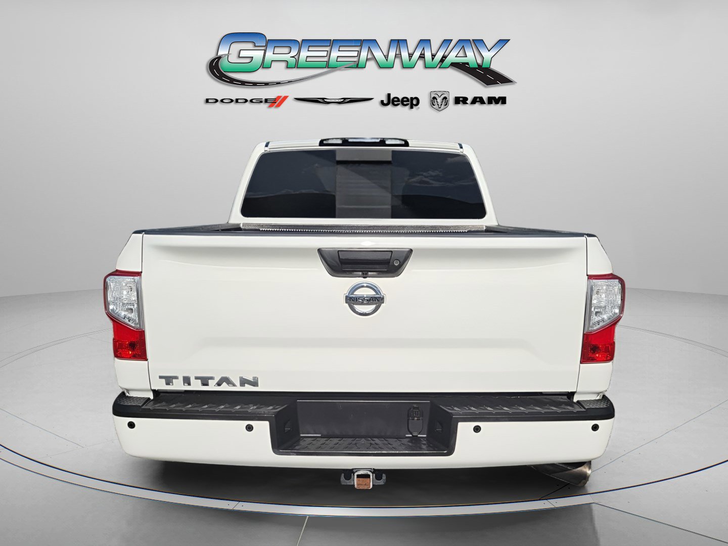 Used 2017 Nissan Titan SV RWD image 2