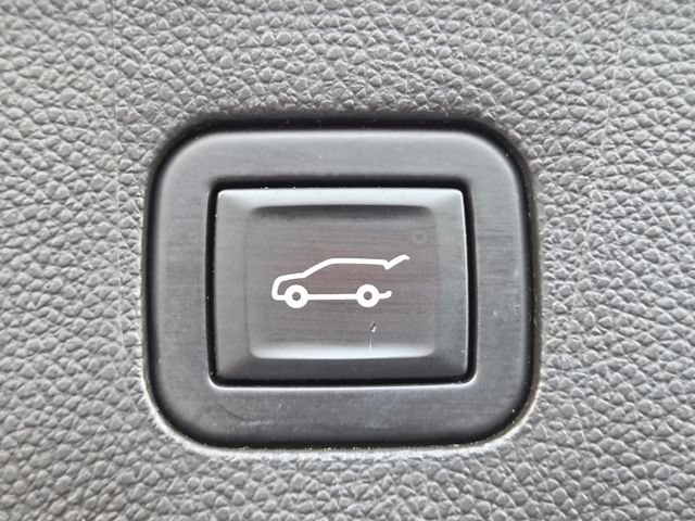 Used 2020 Buick Enclave Essence w/ Sound and Sites Package FWD image 21