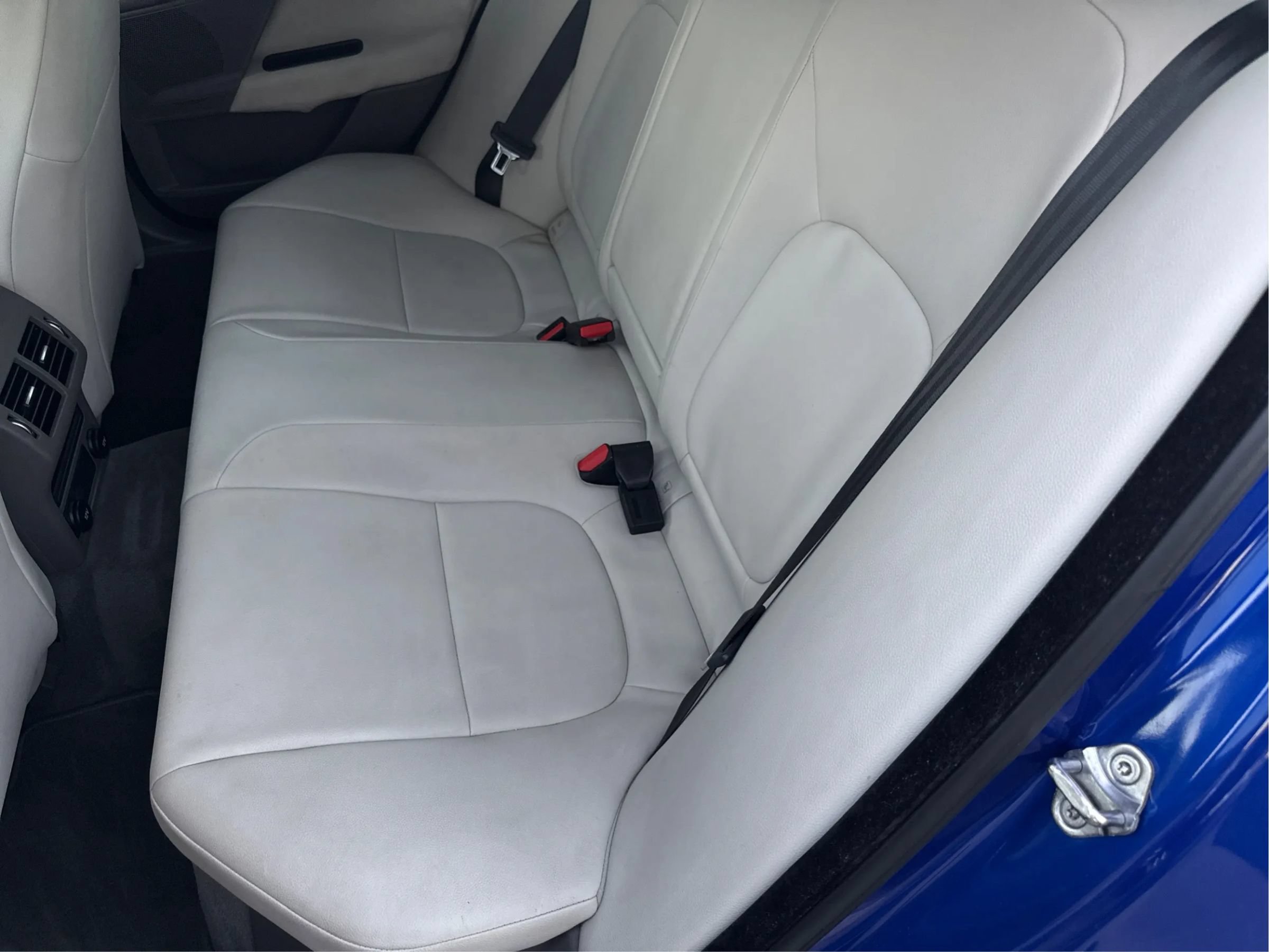 Used 2017 Jaguar XE Premium RWD image 25