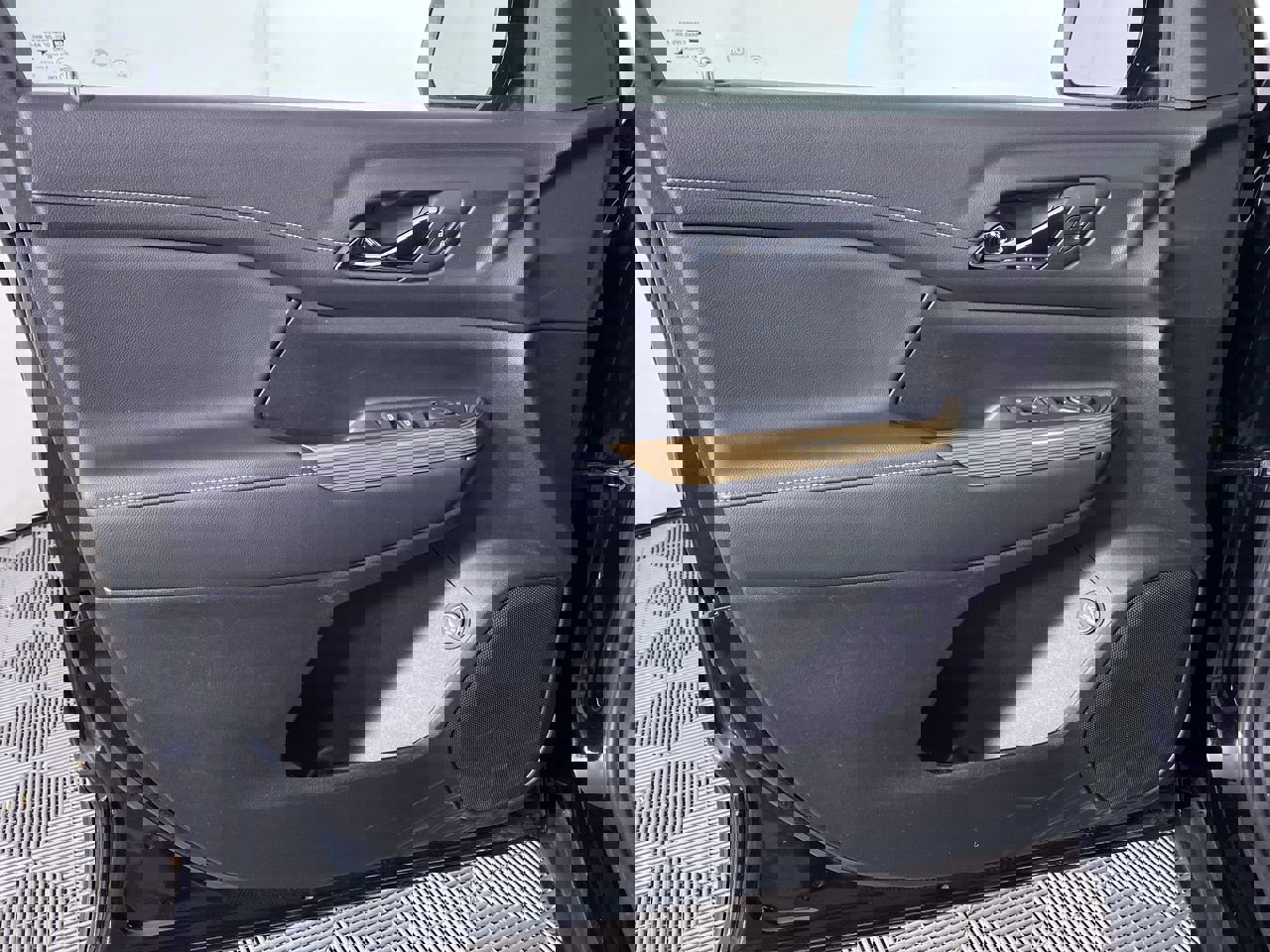 Certified 2023 GMC Acadia SLE w/ Driver Convenience Package FWD image 11