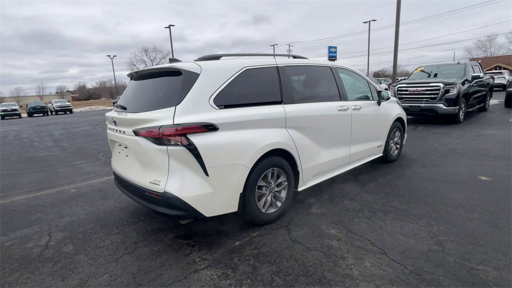 Used 2021 Toyota Sienna XLE image 8