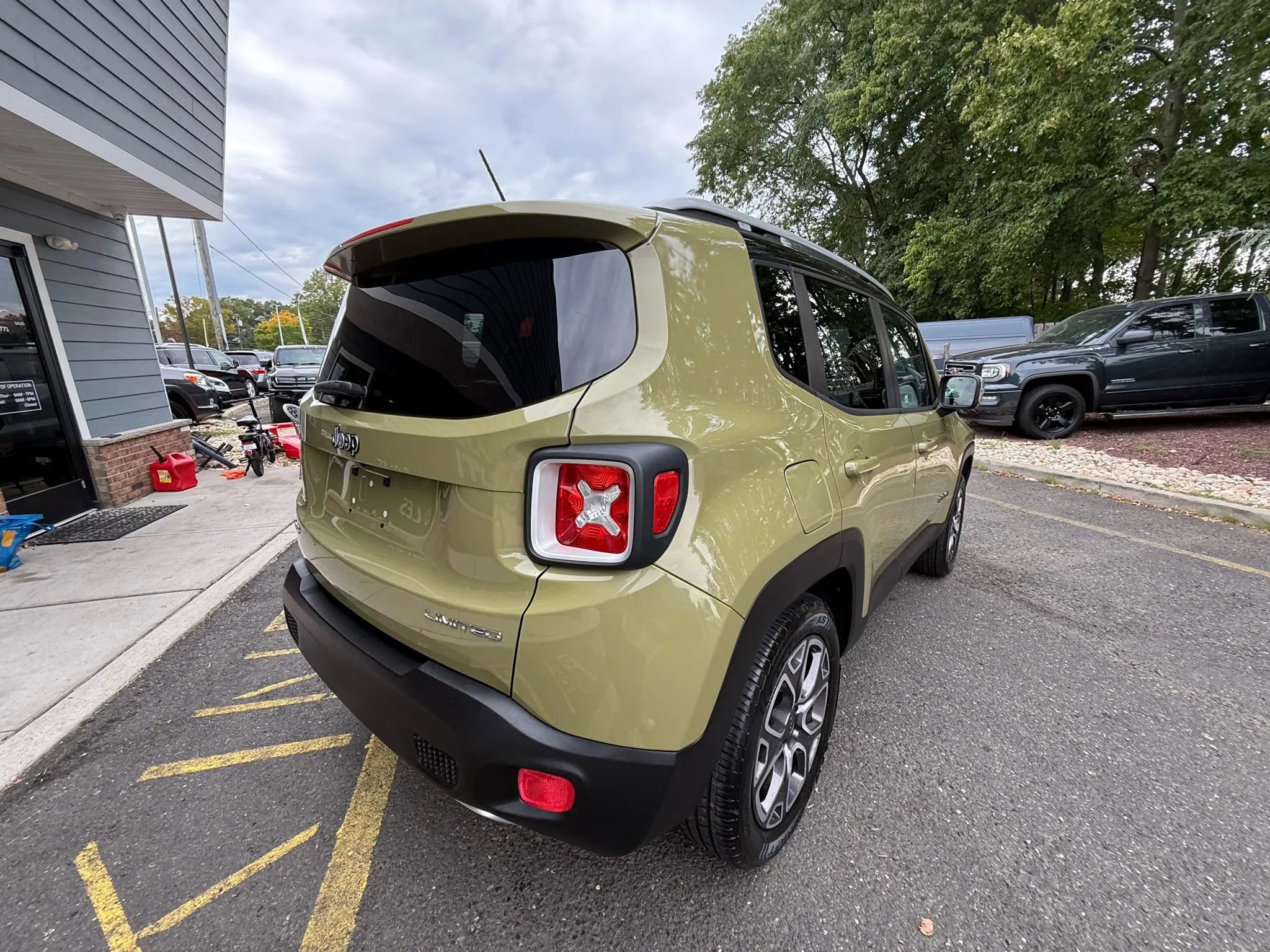 Used 2015 Jeep Renegade Limited w/ Safety & Security Group I image 6