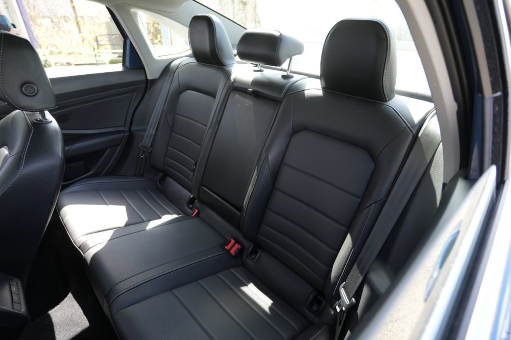 Used 2021 Volkswagen Jetta SE w/ SE Cold Weather Package FWD image 18