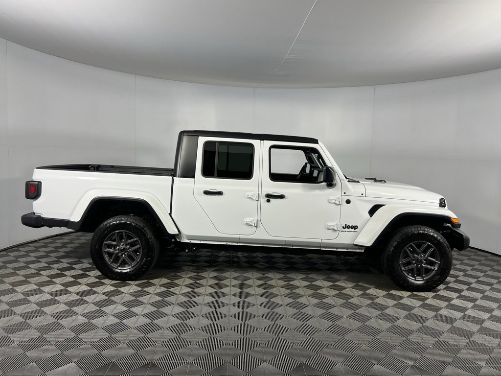 Certified 2024 Jeep Gladiator Sport image 5