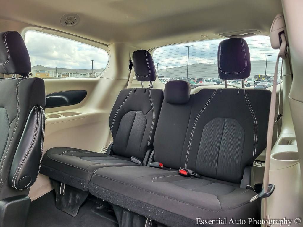 Used 2023 Chrysler Voyager LX FWD image 12