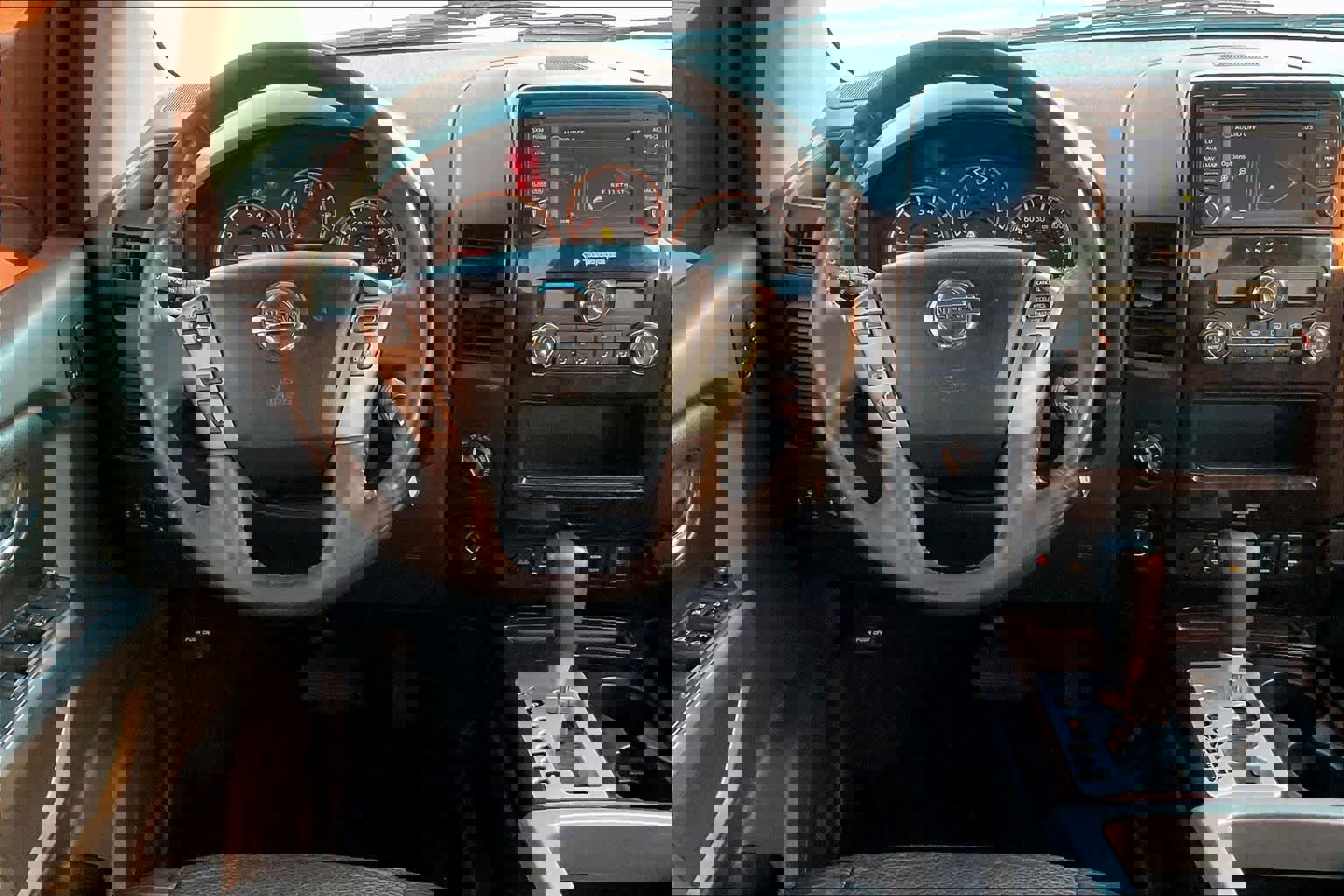 Used 2015 Nissan Titan SL w/ SL Moonroof Package image 6