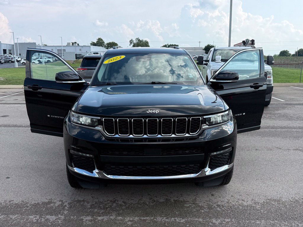 Used 2023 Jeep Grand Cherokee L Limited AWD/4WD image 25