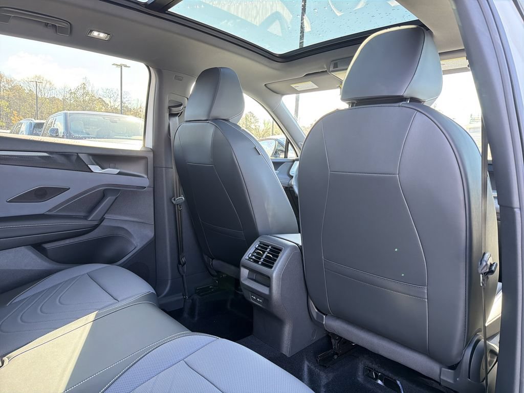 New 2026 Volkswagen Tiguan SE R-Line FWD image 18
