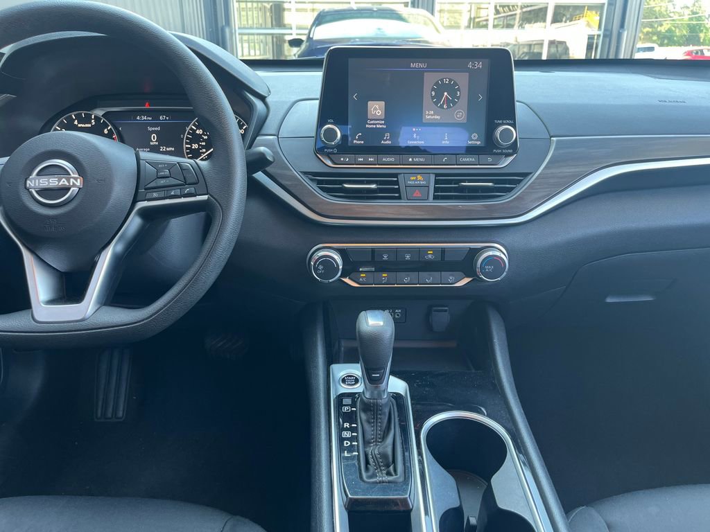 Certified 2024 Nissan Altima 2.5 SV FWD image 18