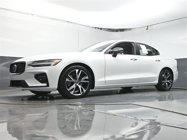 Used 2024 Volvo S60 B5 Core image 33