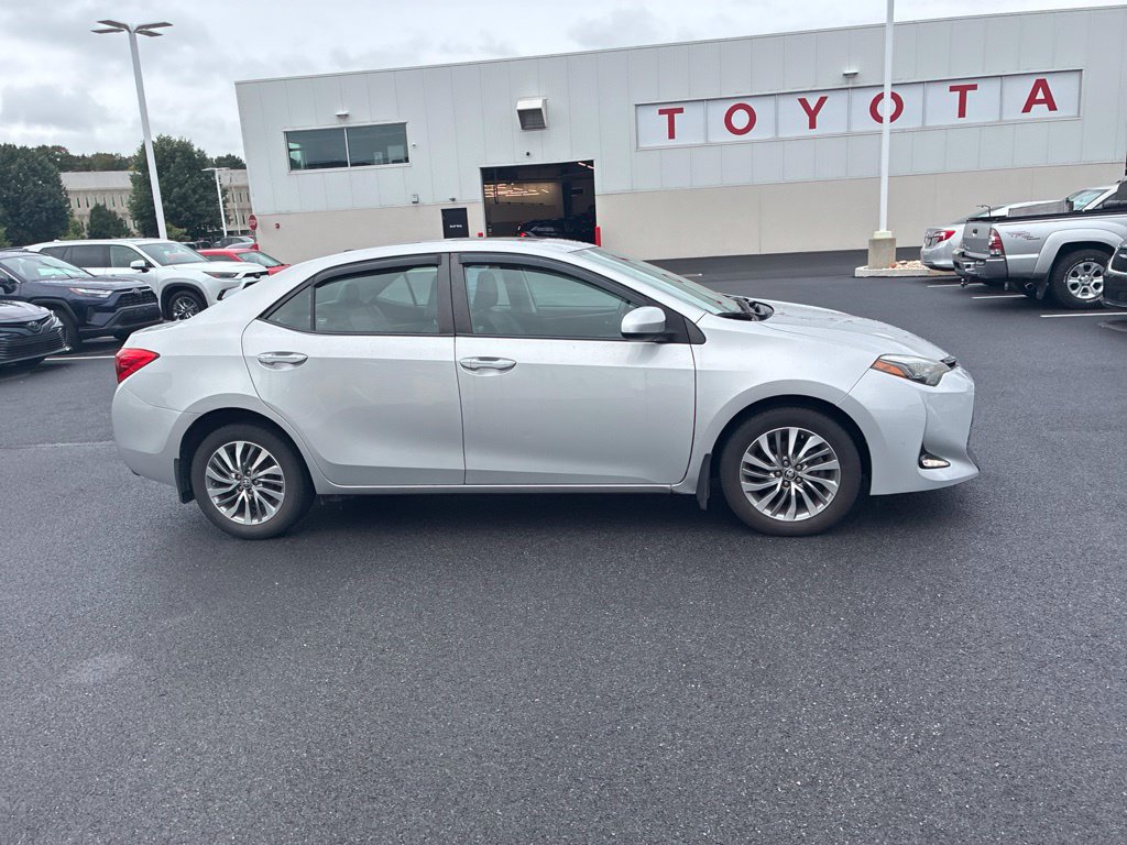 Used 2017 Toyota Corolla XLE w/ Carpet Mat Package (TMS) FWD image 5