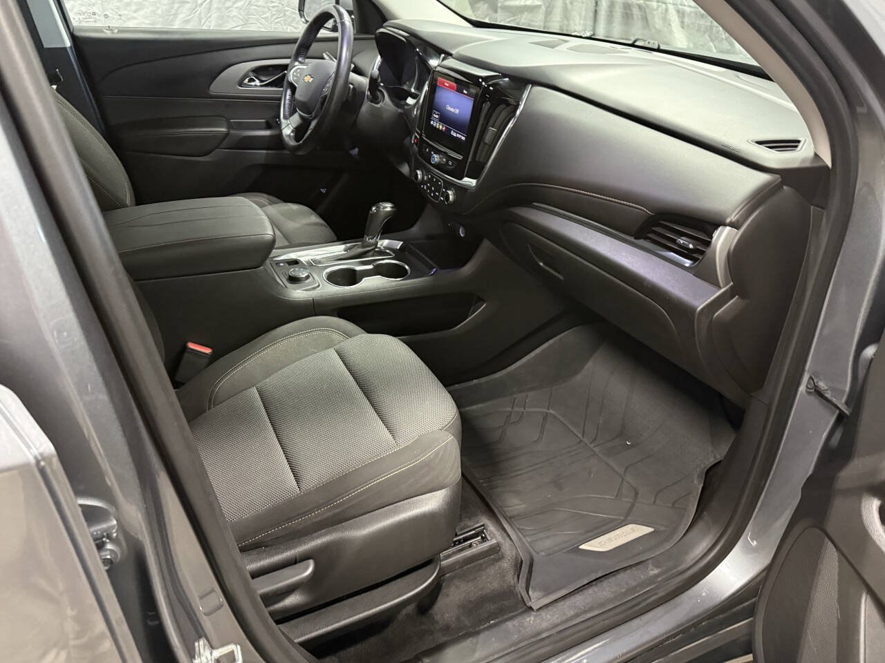 Used 2020 Chevrolet Traverse LT w/ LPO, Floor Liner Package AWD/4WD image 11