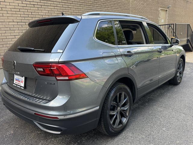 Used 2023 Volkswagen Tiguan SE w/ Panoramic Sunroof Package AWD/4WD image 18