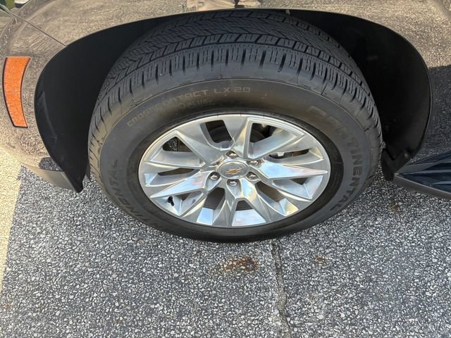 Used 2025 Chevrolet Suburban Premier AWD/4WD image 13