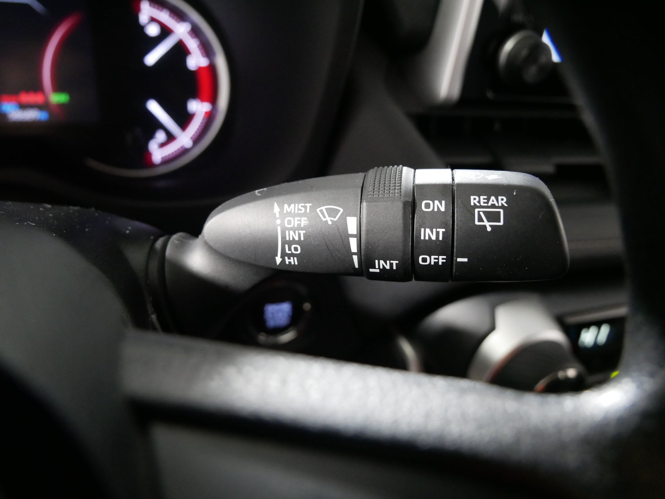 Certified 2024 Toyota RAV4 XLE FWD image 31