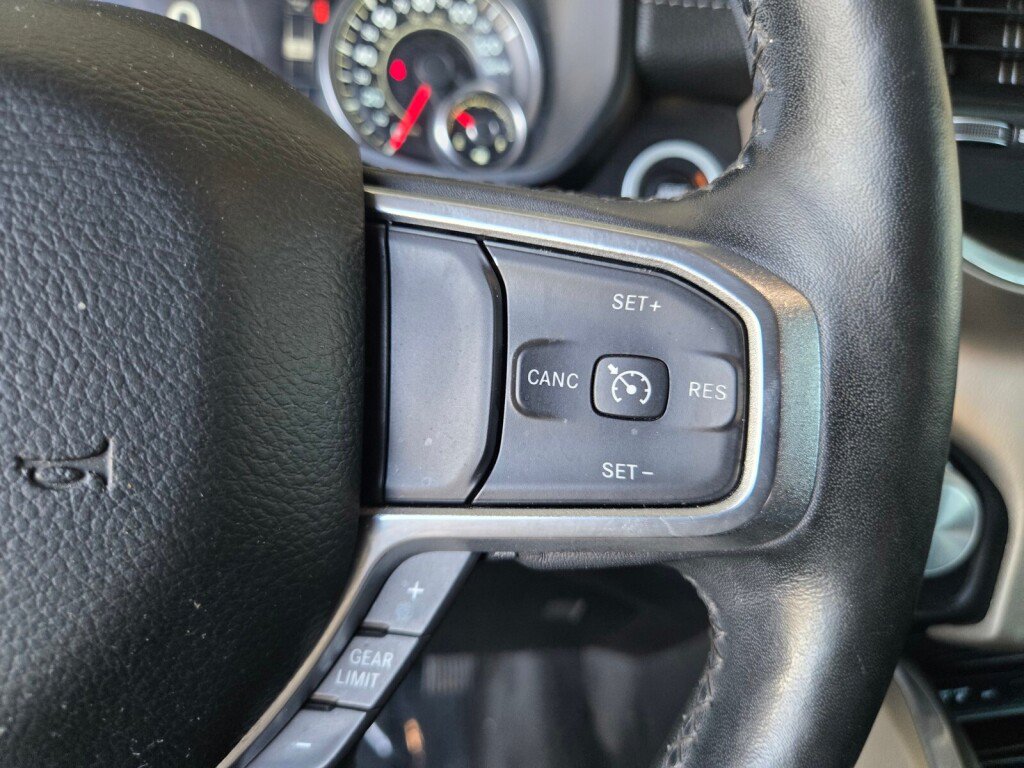 Used 2019 RAM 1500 Laramie AWD/4WD image 23