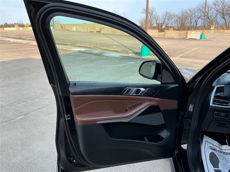 Used 2019 BMW X5 xDrive50i w/ M Sport Package image 29