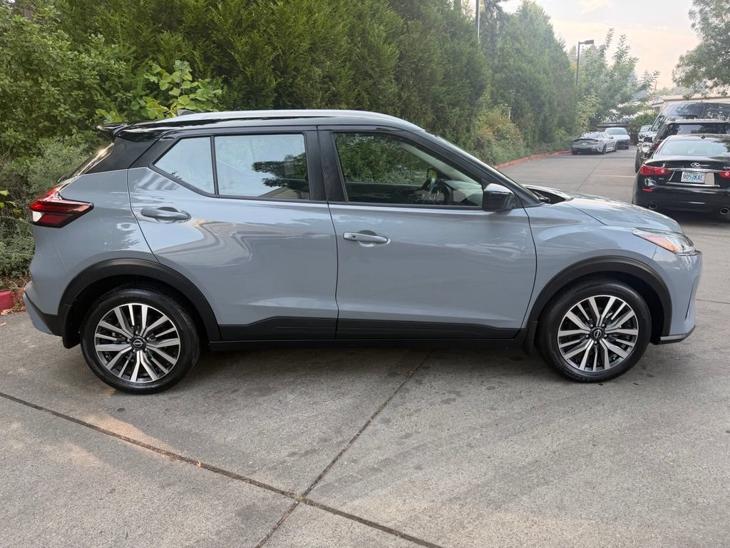 Used 2023 Nissan Kicks SV FWD image 2