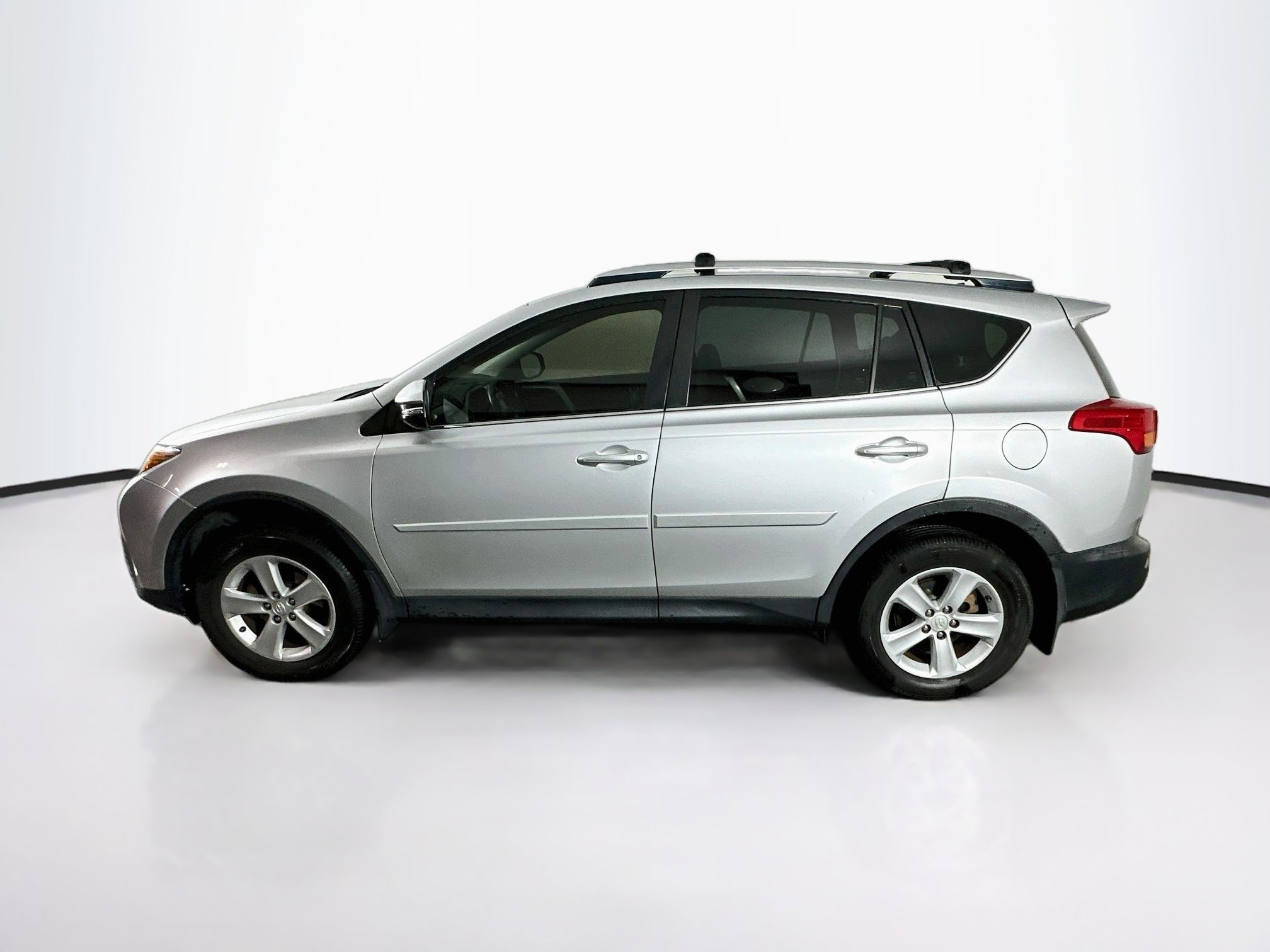Used 2013 Toyota RAV4 XLE FWD image 4