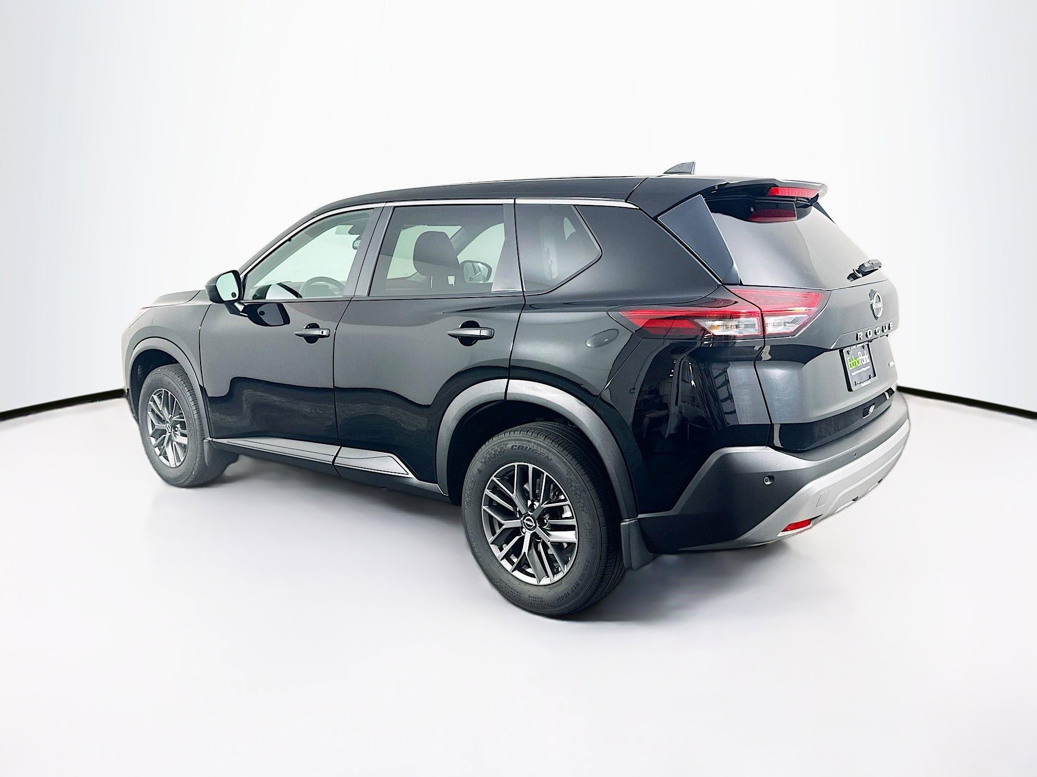 Used 2023 Nissan Rogue S AWD/4WD image 5