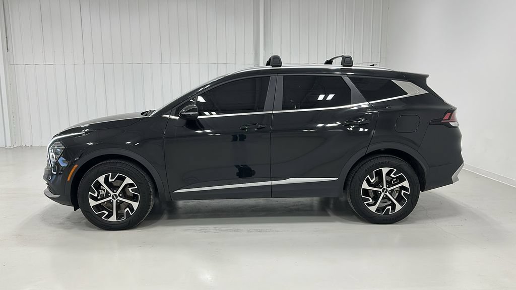 Used 2024 Kia Sportage EX AWD/4WD image 2
