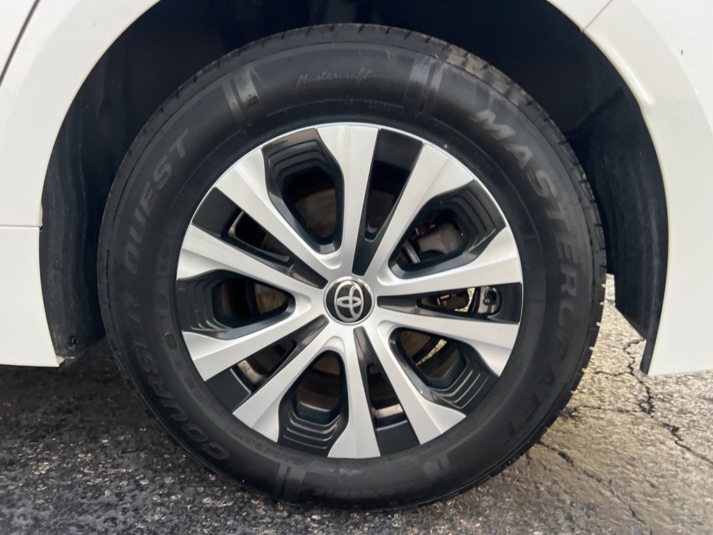 Used 2021 Toyota Corolla LE image 35