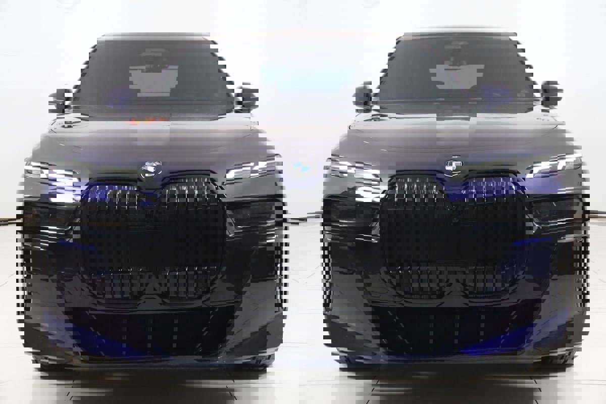 Used 2023 BMW 760i xDrive image 68