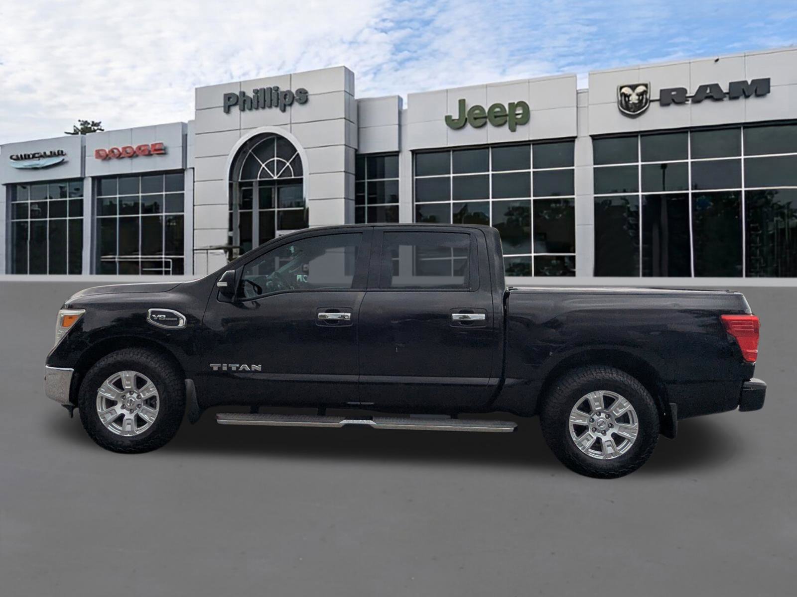 Used 2017 Nissan Titan SV RWD image 6