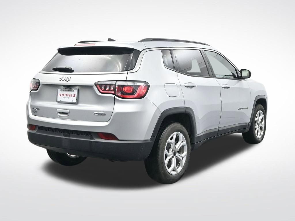 Used 2025 Jeep Compass Latitude image 6