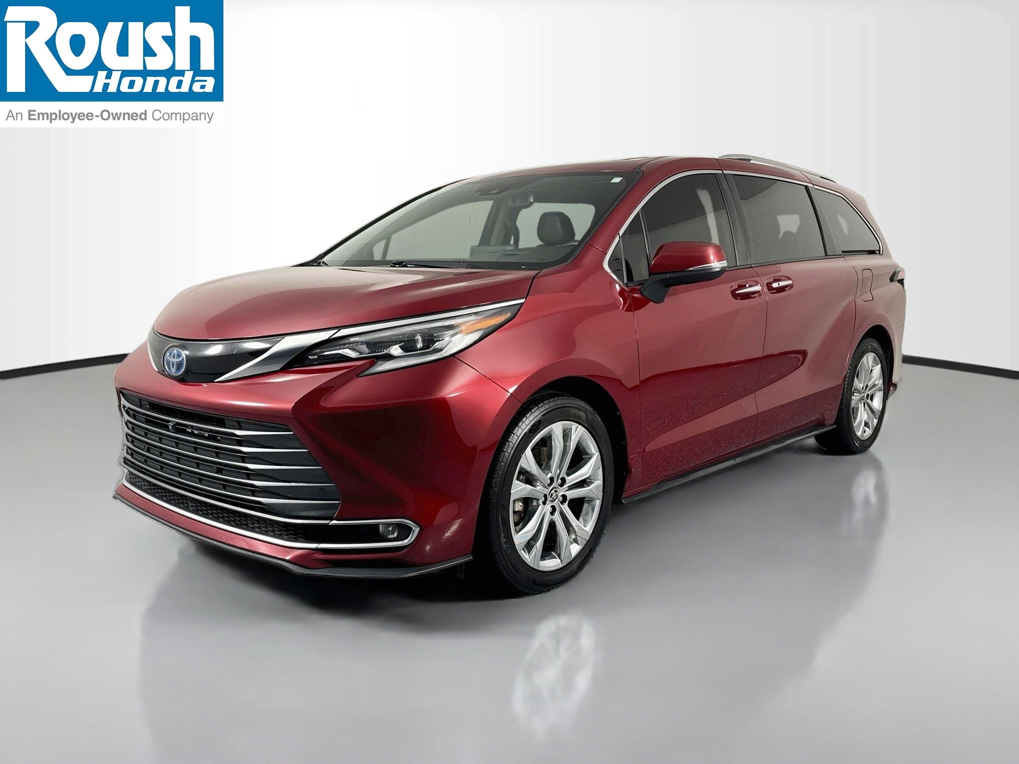 Used 2022 Toyota Sienna Platinum FWD video 1