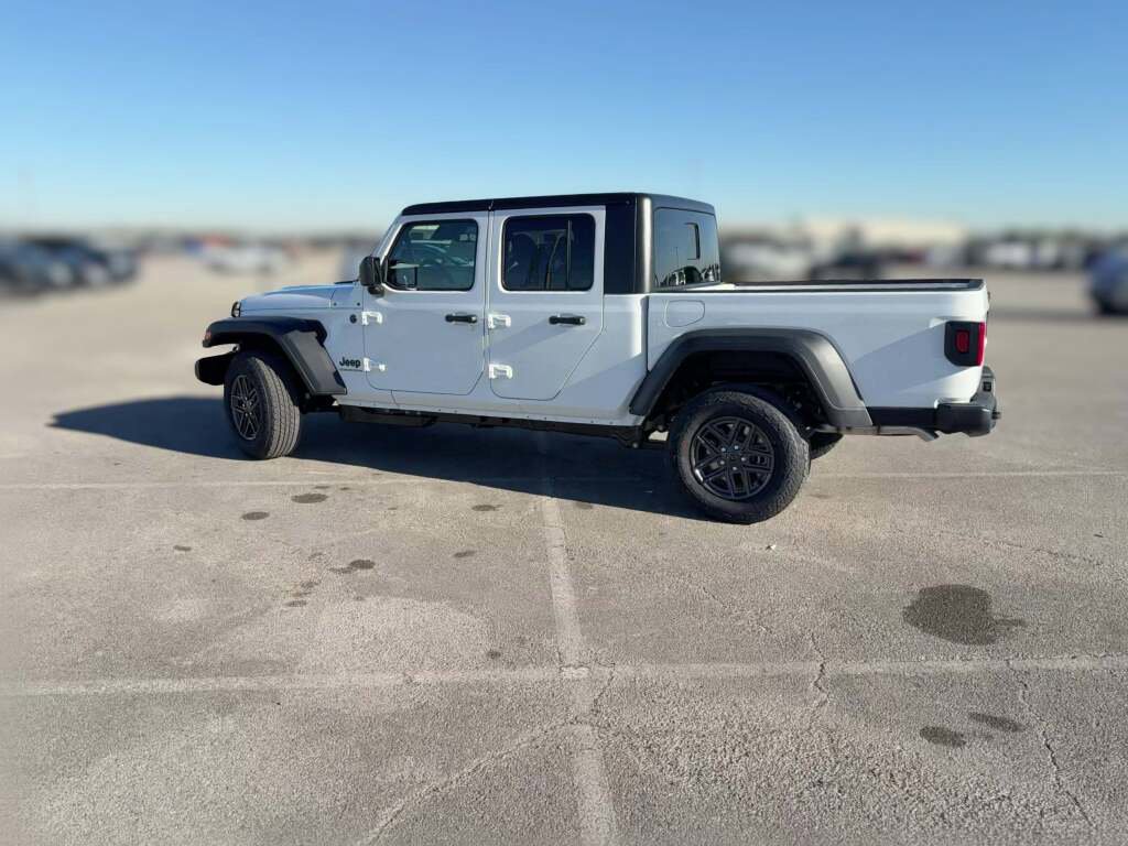 New 2026 Jeep Gladiator Sport image 7