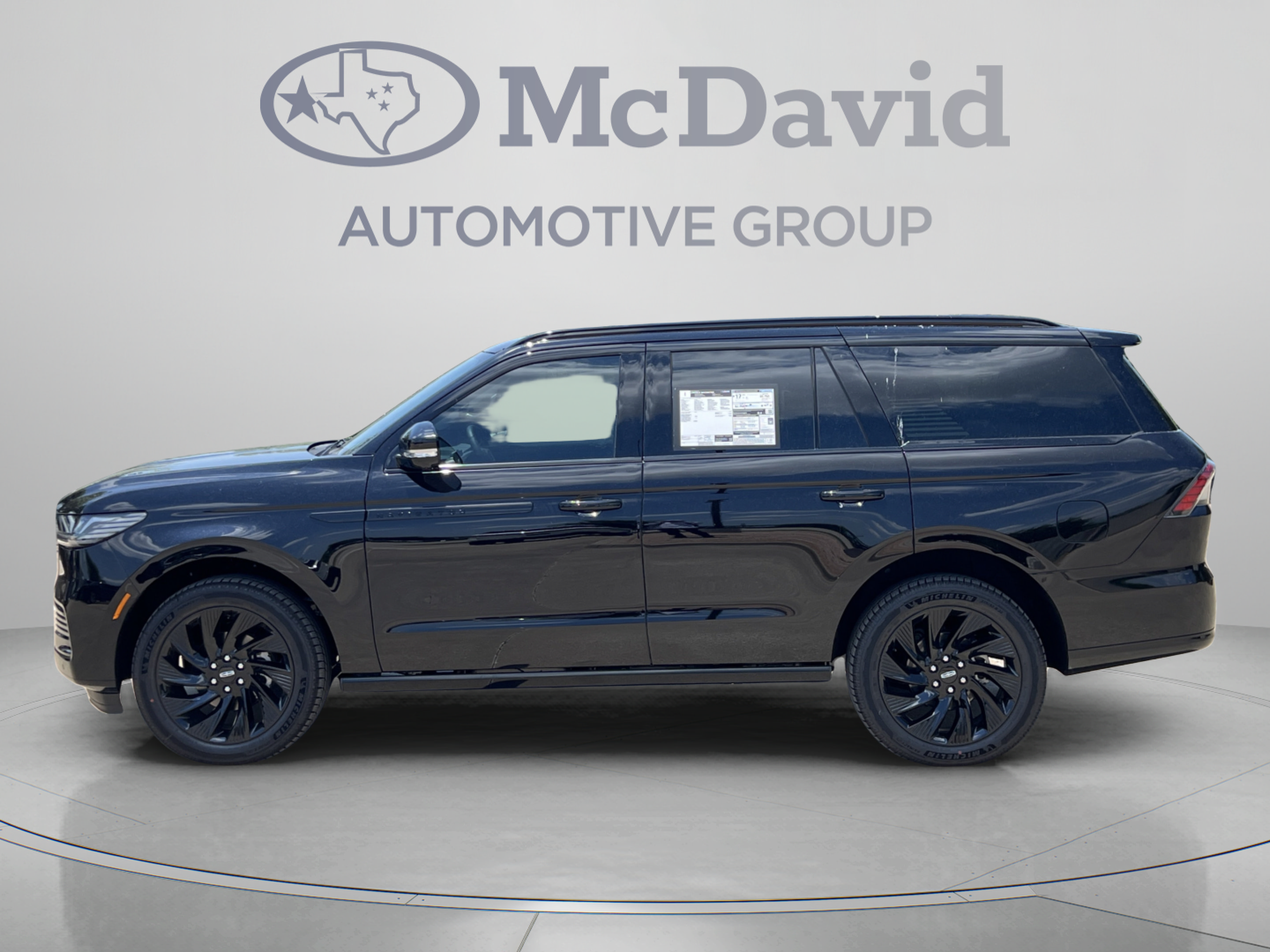 New 2027 Lincoln Navigator Reserve w/ Jet Appearance Package AWD/4WD image 4