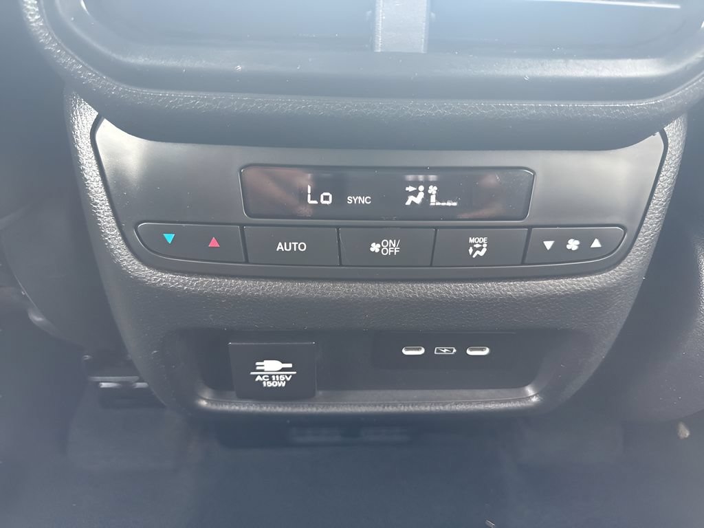 Used 2025 Honda Pilot TrailSport image 14