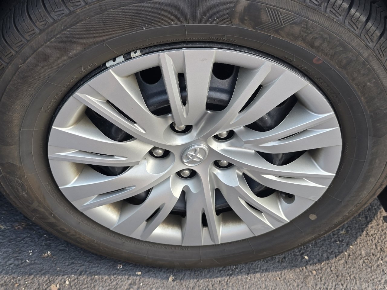 Used 2014 Toyota Camry LE FWD image 20