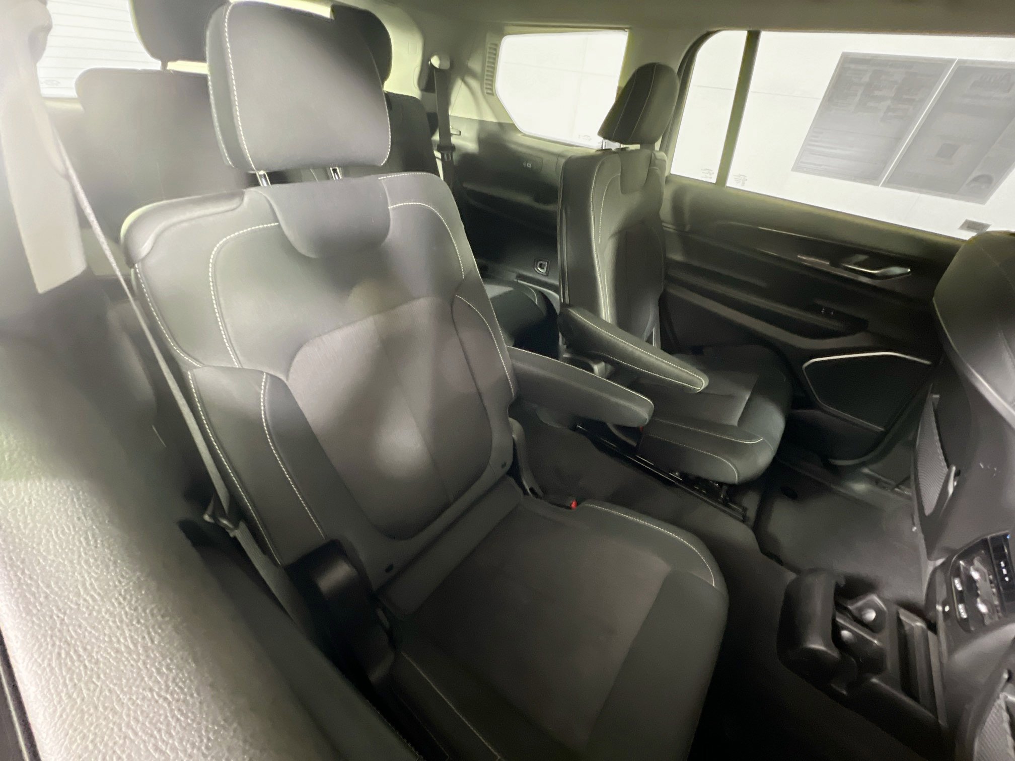 Used 2021 Jeep Grand Cherokee L Laredo w/ Luxury Tech Group I image 27