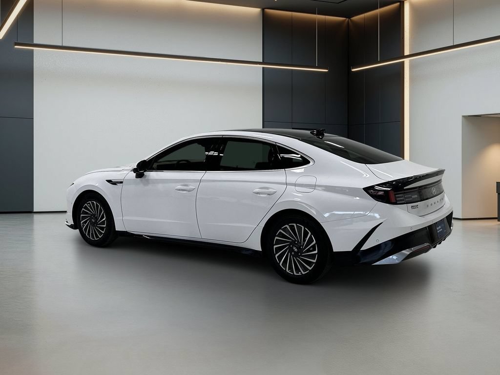 Certified 2025 Hyundai Sonata Limited FWD image 3